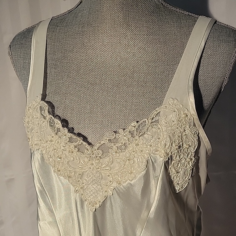Linea Dontella Woman's White Chemise With Lace & Bottom Sheer Ruffle: Size: L - Picture 2 of 10